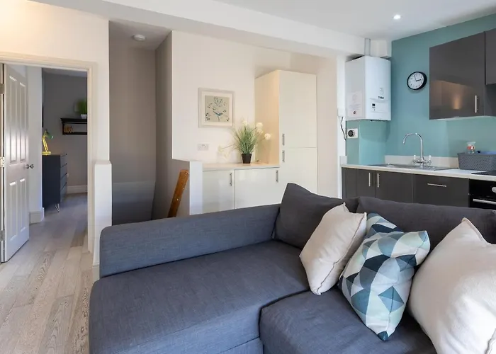 Cosy One Bedroom s With Free Evening Parking