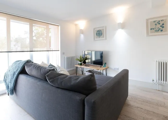 Cosy One Bedroom s With Free Evening Parking