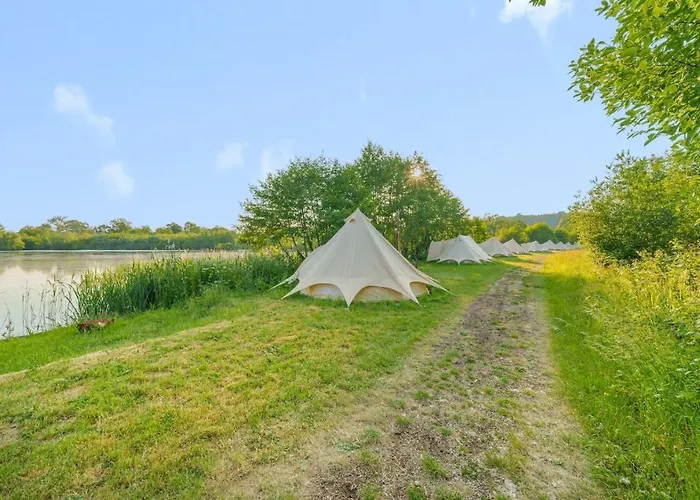 Marston Park - Luxury Lakeside Bell Tents