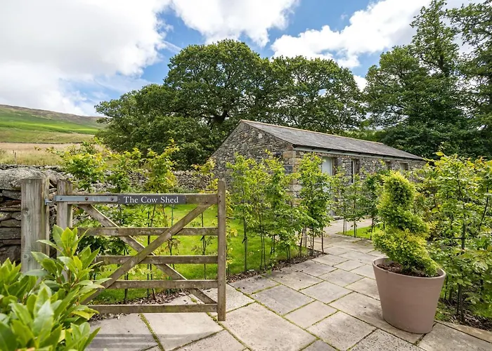 The Cow Shed - With Hot Tub