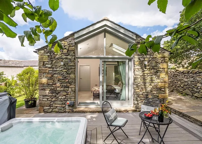 The Cow Shed - With Hot Tub