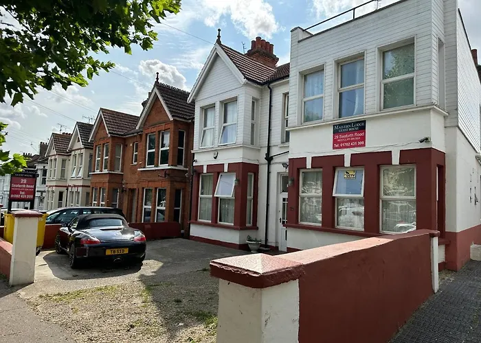 Malvern Lodge Guest House- Close To Beach, Train Station & Southend Airport