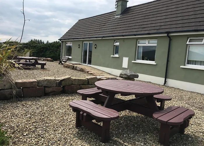 Causeway Coast Country Cottage, Pet-Friendly