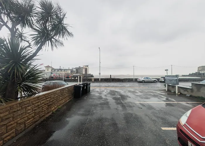 Bay & Harbour Holiday Apartments & Rooms Only
