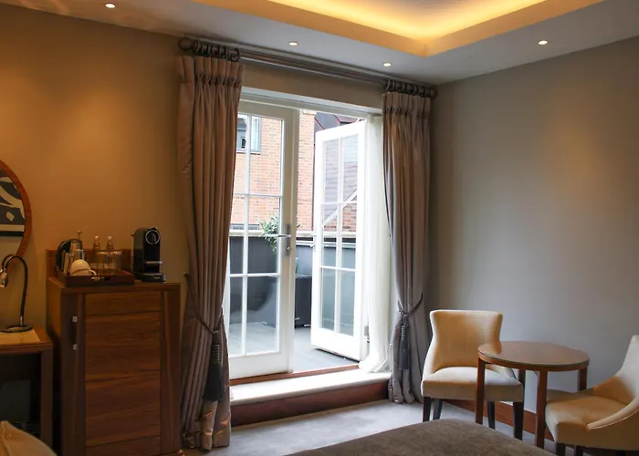 One Warwick Park Hotel