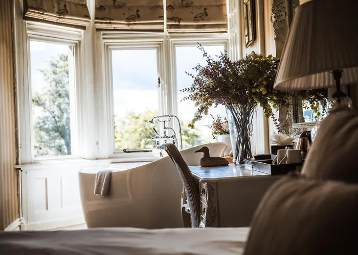 Falcon Manor Hotel
