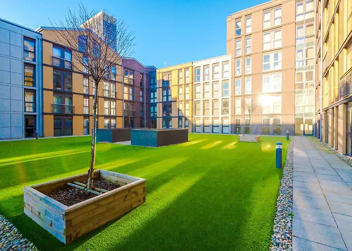 Sterling Suite: Modern City Centre Apartment by Dreamluxe Birmingham, United Kingdom