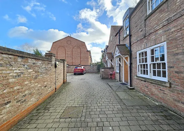 Private George Hudson Court s Close To City Walls
