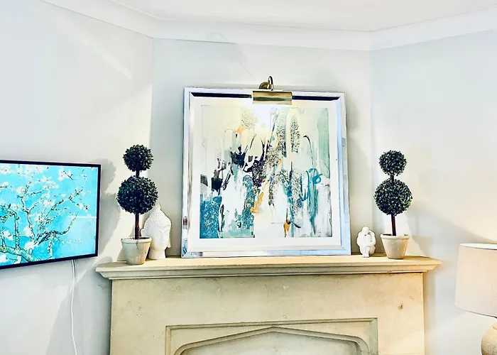 Cotswold Chic Retreats "Jacinabox" Central Chipping Campden-Parking-Garden