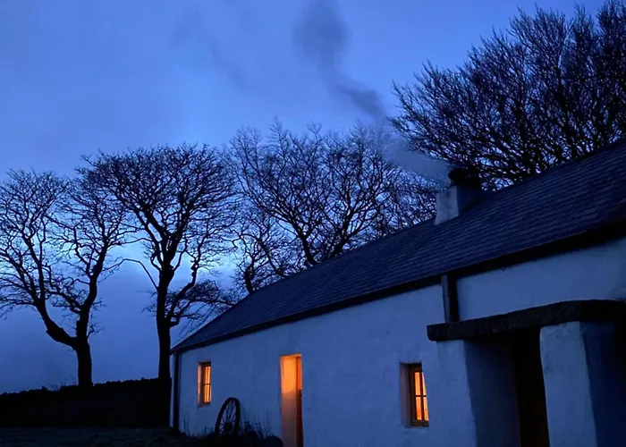 Thistle Thatch Cottage And Hot Tub - Mourne Mountains