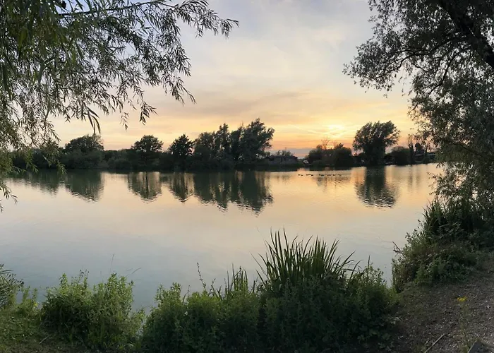 Woodlakes Country Park
