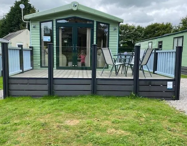 28 Borwick Lakes