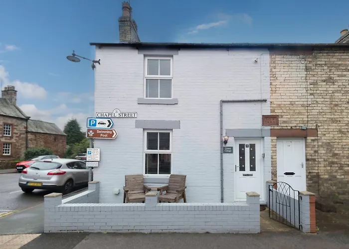 Crown And Cushion Appleby
