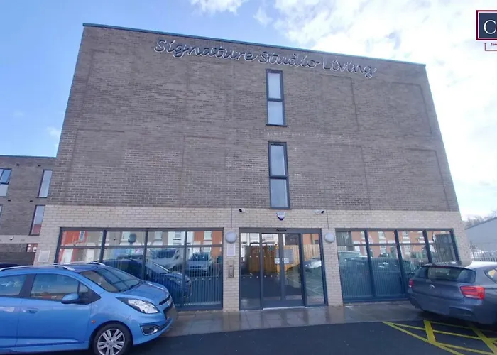 Signature House - Contemporary Studios In Coventry City Centre, Free Parking, By Covstays
