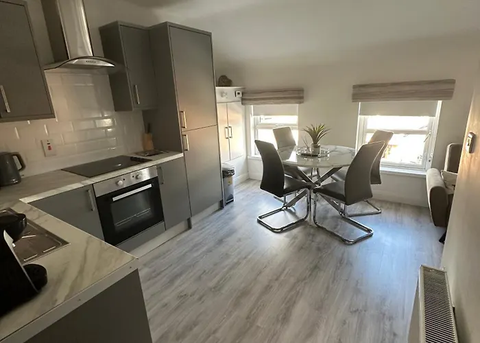 Westland Suites - Stylish, Modern, Elegant, Central Apartments