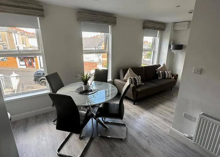 Westland Suites - Stylish, Modern, Elegant, Central Apartments
