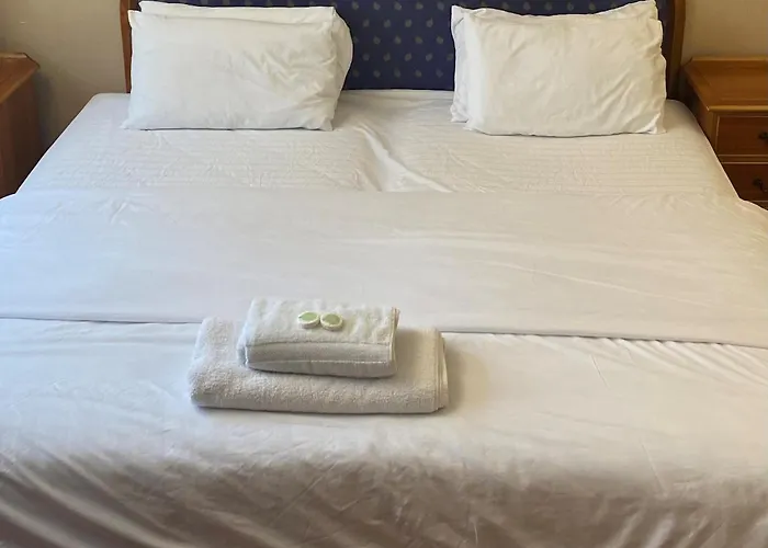 The Royal Victoria & Bull Hotel