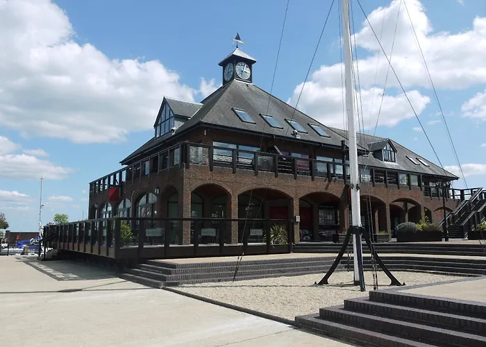 Boathouse Hotel