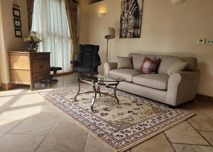 Round House At Boningale Manor