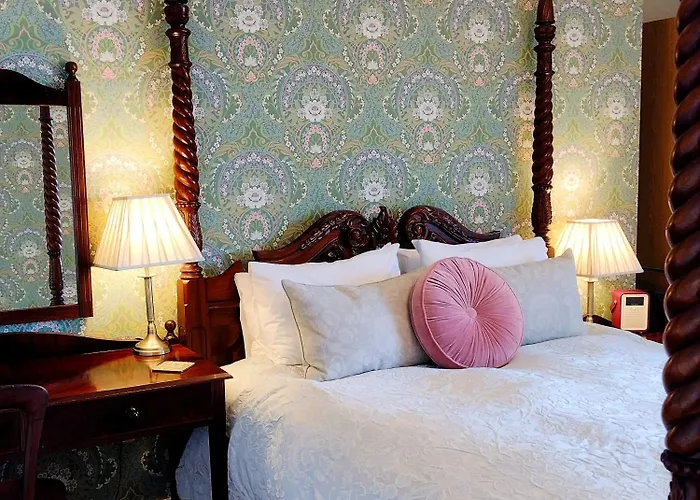 Chough'S Nest Hotel