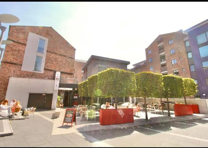 Campbell Square Apartment 3