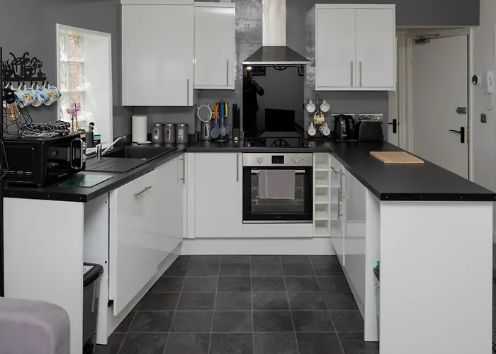 Lighthouse View: Seaside Retreat with Sky TV and Free Parking Apartment Scarborough, United Kingdom