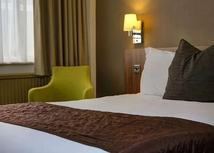 Cresta Court Hotel