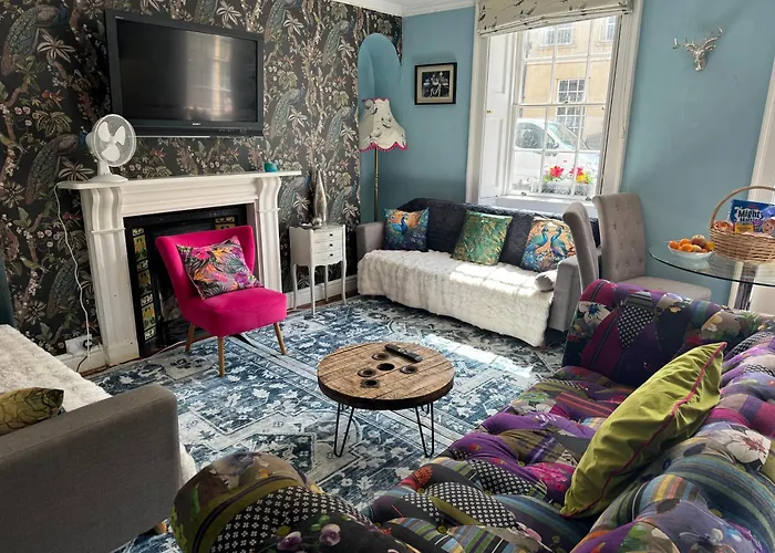 City Centre - Rivers Street, Quiet 2 Bed Ground Floor Georgian Garden Apartment