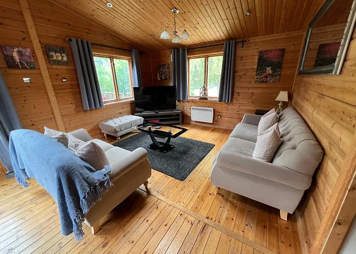Owlet Lodge At Owlet Hideaway - With Hot Tub, Near York