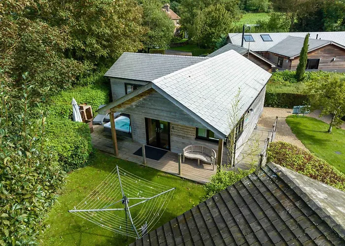 Tor Farm Lodges - Private Hot Tubs, Shared Seasonal Outdoor Pool, Dog Friendly Cheddar, United Kingdom
