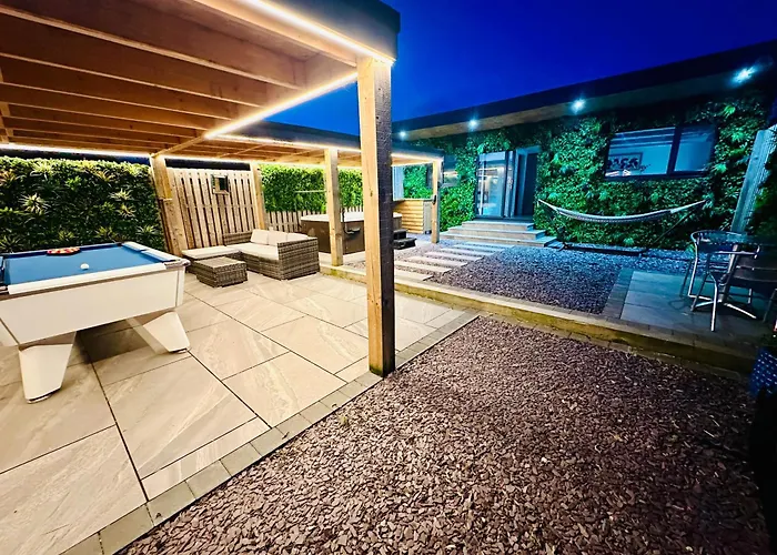Hazells Lodge Farm Stay Sleeps 2 Undercover Hottub And Pool Table