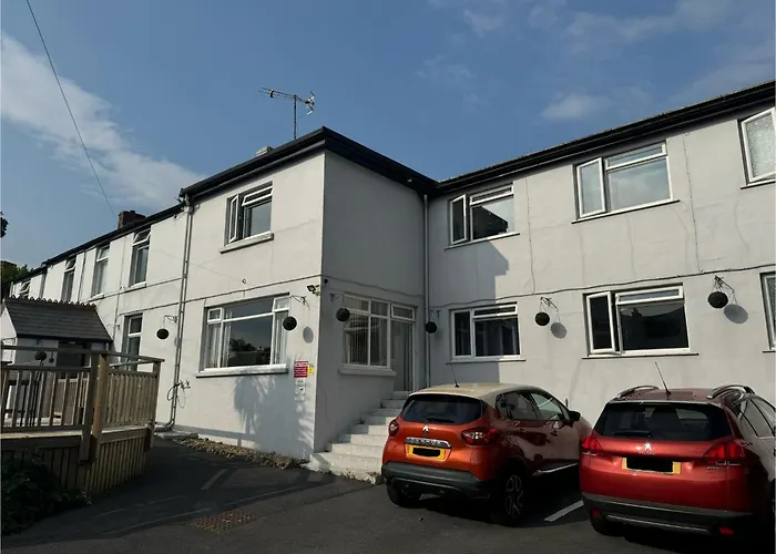 Cottage Court