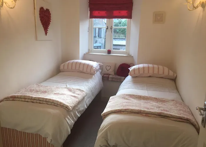 Chapel Cottage Set In A Private Courtyard In Central Location With 2 Parking Spaces