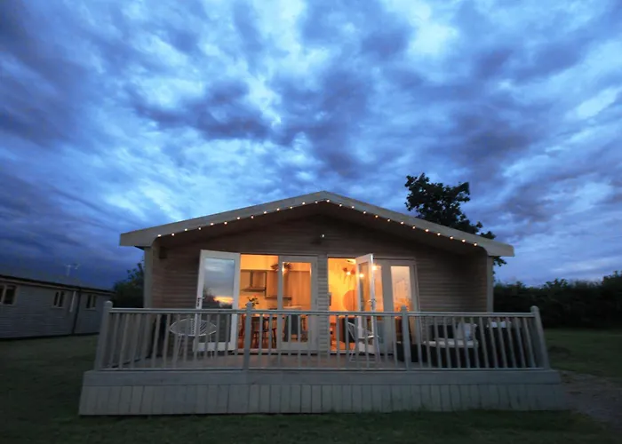 Woodpecker Lodge - Brook Meadow - Sleeps 4 Plus 2 - No Pets