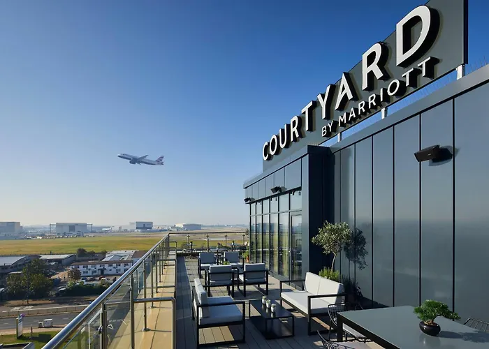 Courtyard By Marriott London Heathrow Airport