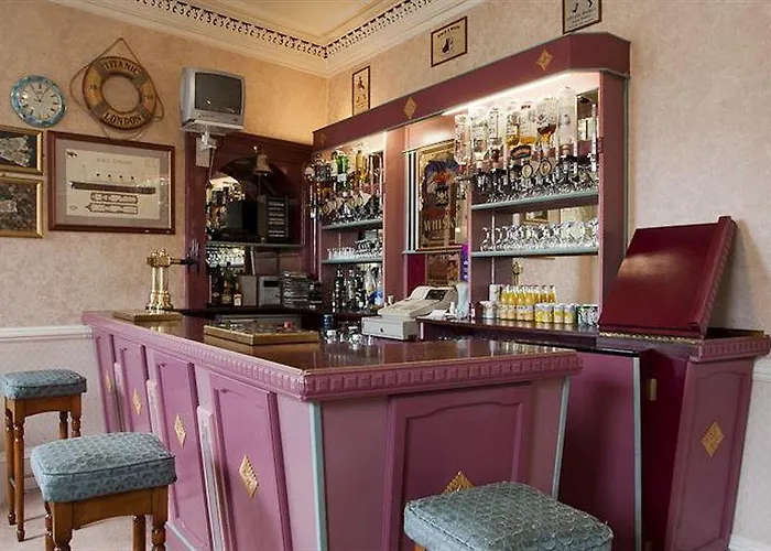 Waverley Hotel