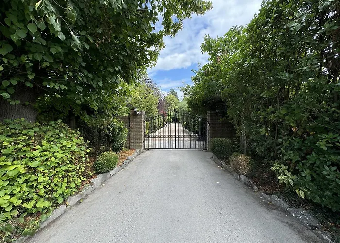 Hookwood Lodge