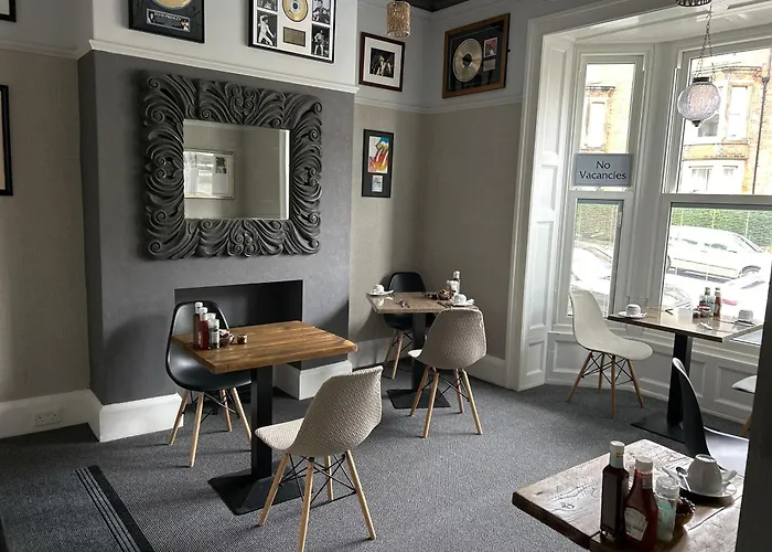 Woodszz Guest House