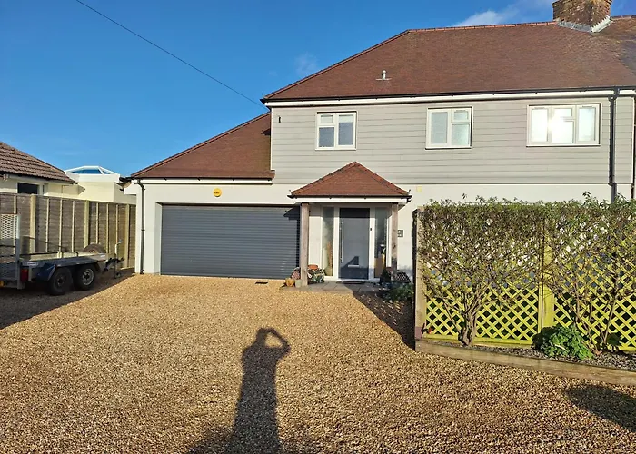 Sea, Home From Home Sleeps 6