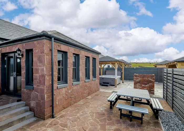Westertonhill Lodges - Private Hot Tub Hire Available