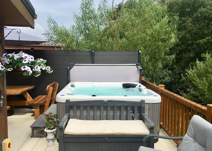 Logi-Bear Lodge With Hot Tub