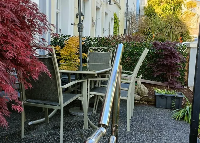 Lawnswood Guest House