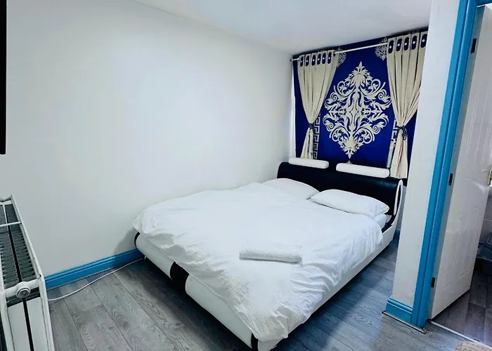 Unique Private Rooms - Bolton Central, Free Parking, United Kingdom