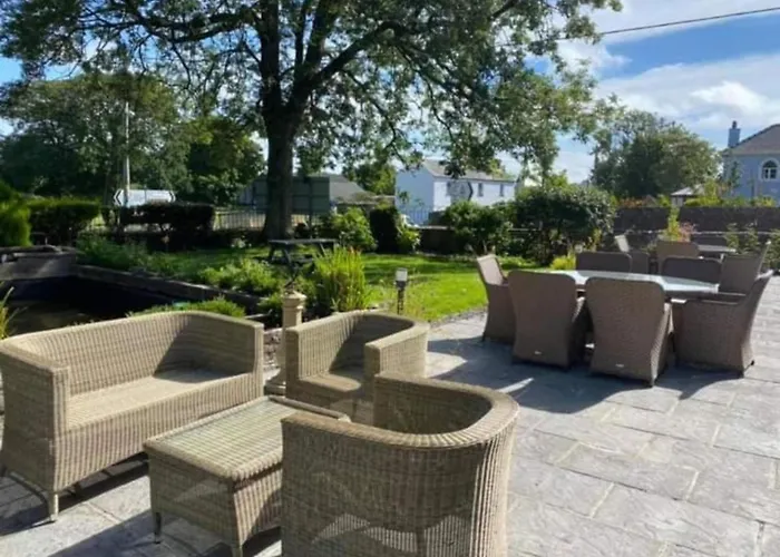 Oyo Lamphey Hall