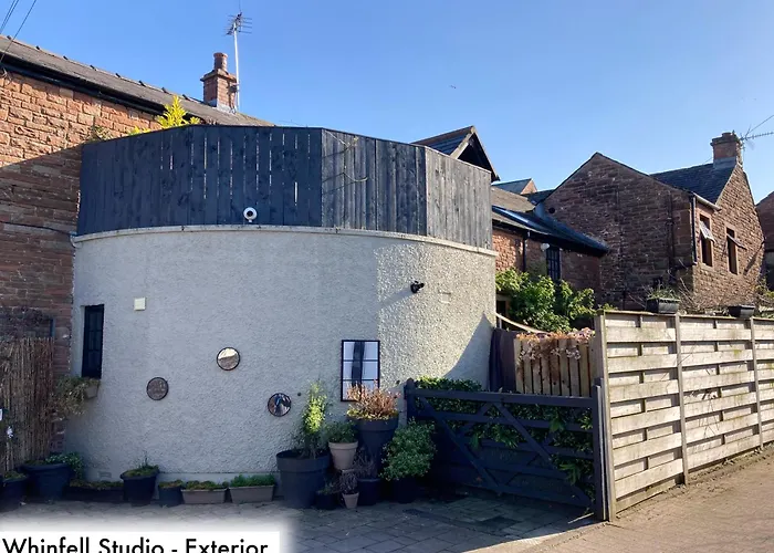 Honeysuckle Cottage & Whinfell Studio