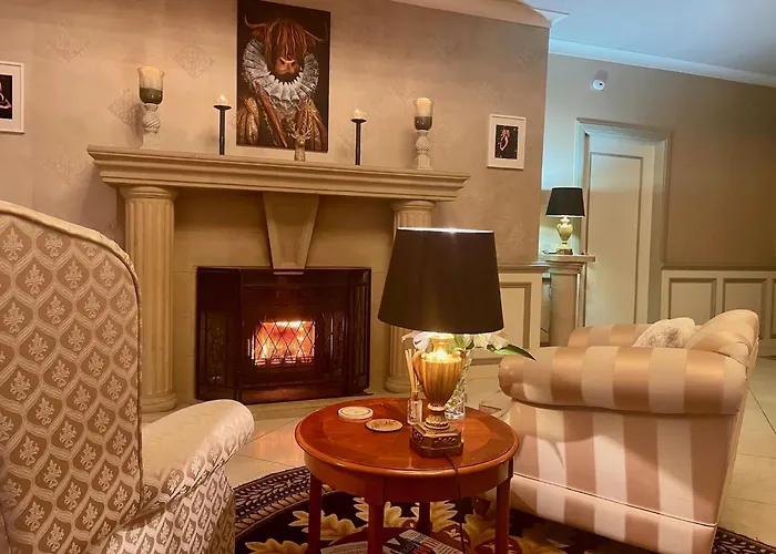 Finn Village Loch Lomond Villa - The Black Room With Private Jacuzzi-Style Bath