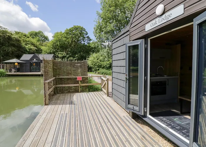 Oak Lodge At Bridge Lake Farm & Fishery