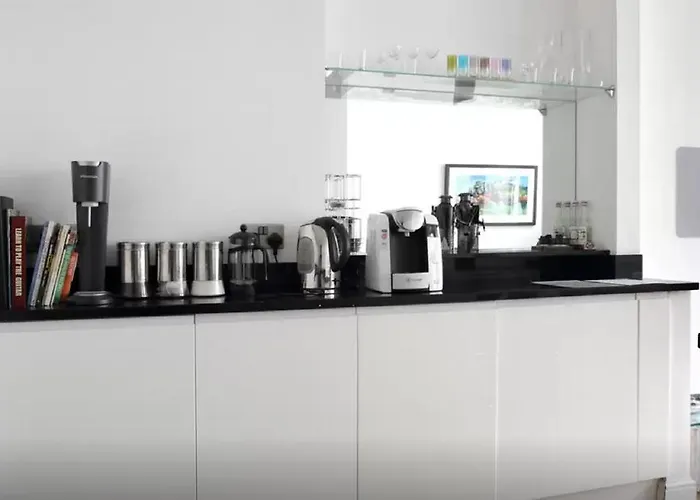 Clamshell Land - Royal Mile Apartment Edinburgh, United Kingdom