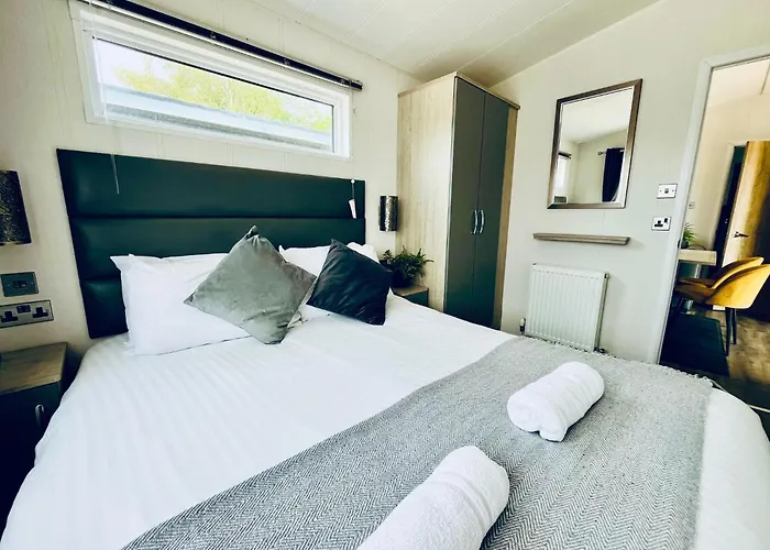 Black Bull Retreat, Barmston With Private Hot Tubs Driffield, United Kingdom