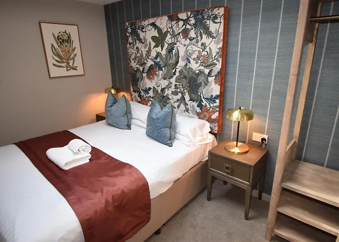 Elphinstone Hotel
